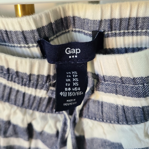 Ladies Gap Skirt - Picture 2 of 2